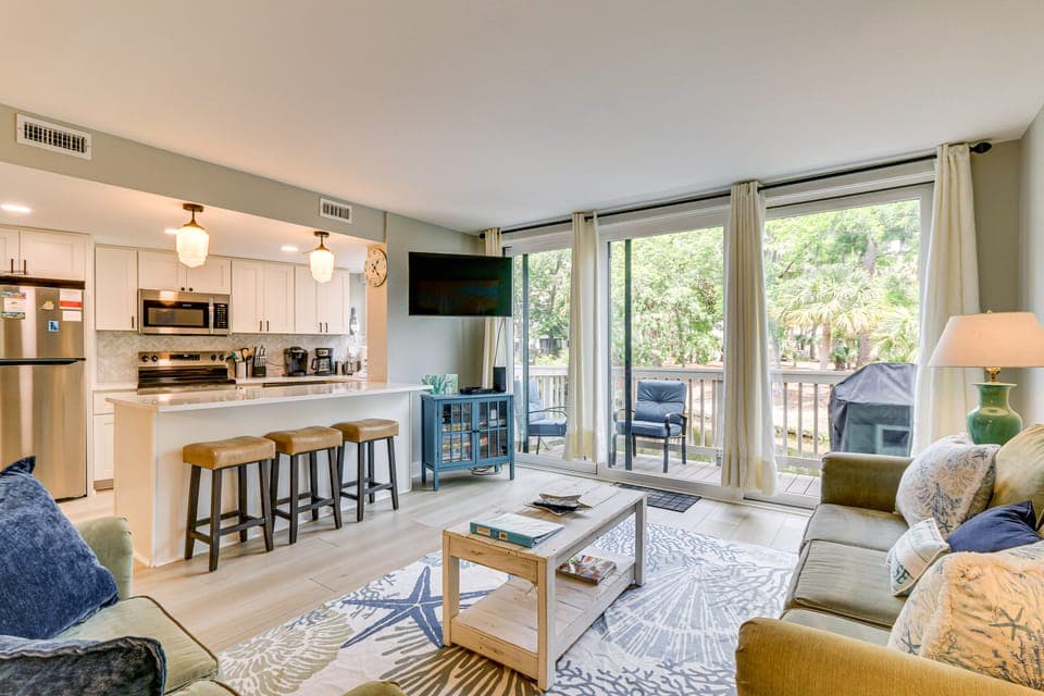 Walk to Beach: Coligny Gem w/ Community Perks! Apartment in South Forest Beach