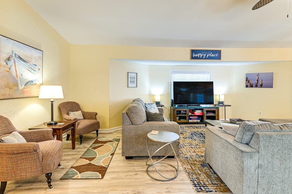 Walk to Ocean: Lovely Myrtle Beach Getaway! House in Surfside Beach