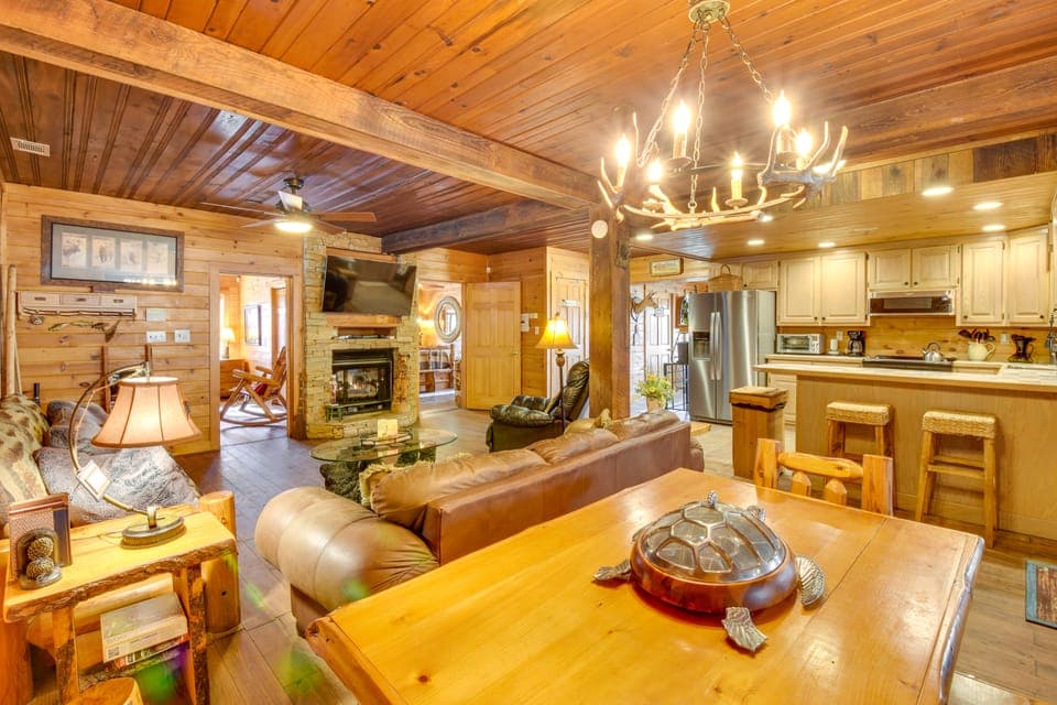 Hot Tub & Fire Pit: Riverfront Helen Cabin House in White County