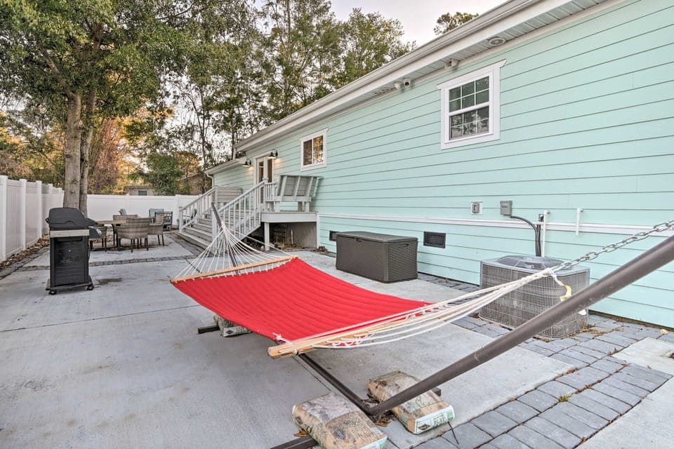 Murrells Inlet Home w/ Fire Pit: Near Beaches House in Garden City