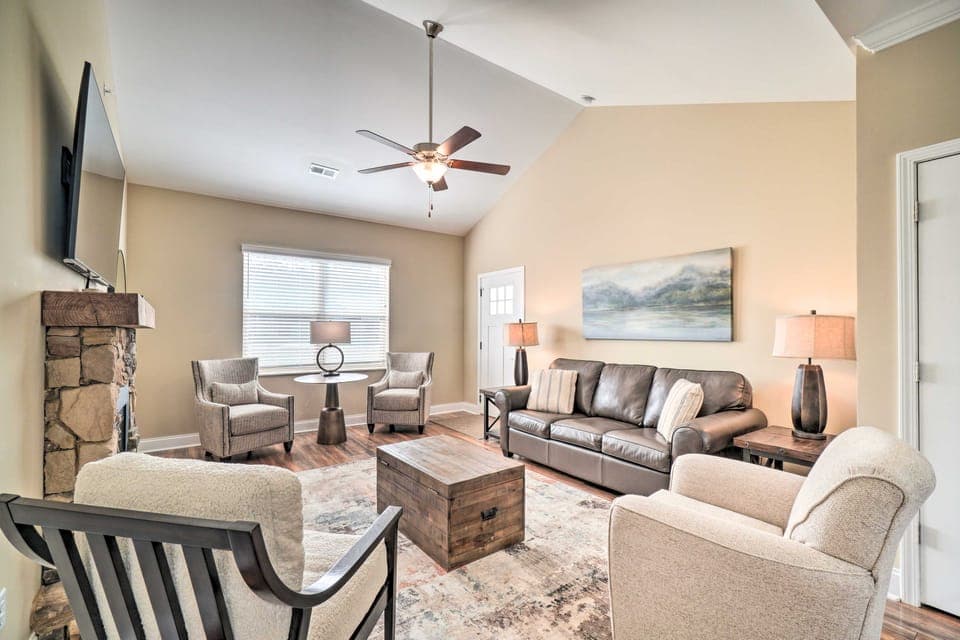 Chic Townsend Condo w/ Saltwater Pool! Apartment in Sevier County