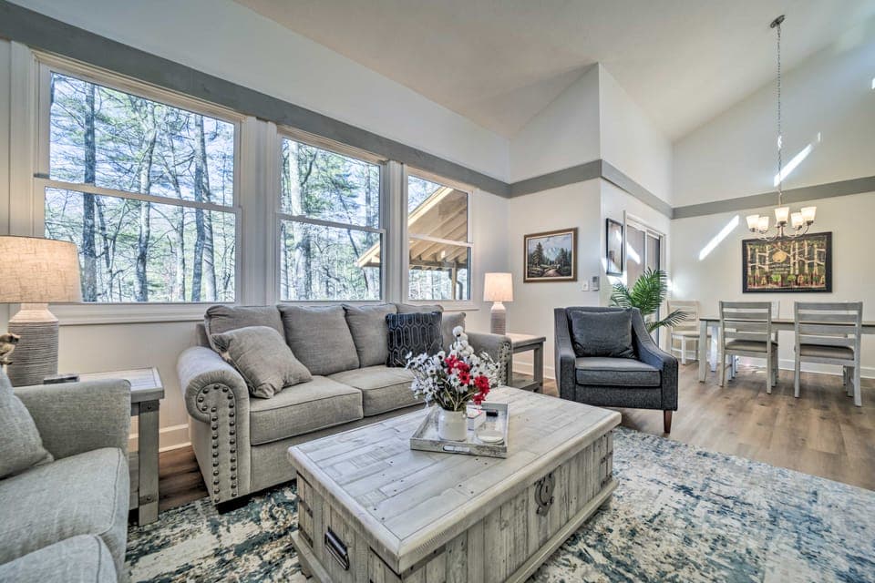 Sapphire Home w/ Grill & Pool Access Apartment in Tennessee