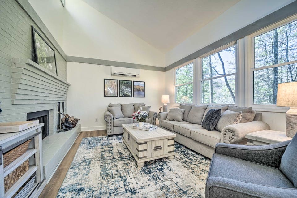 Sapphire Home w/ Grill & Pool Access Apartment in Tennessee
