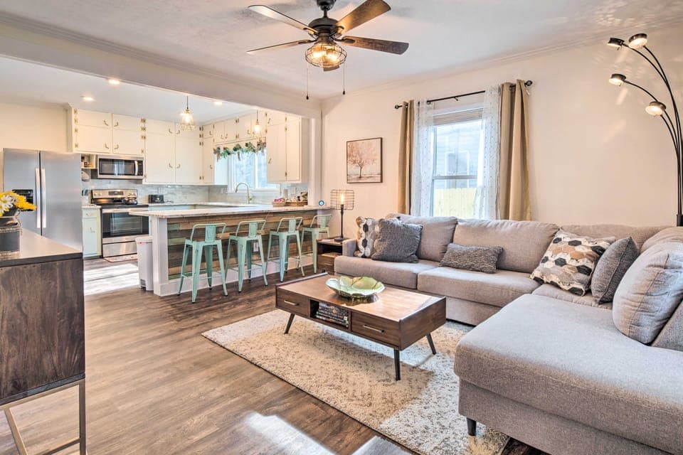 Greenville Escape w/ Deck + Fire Pit! House in Greenville