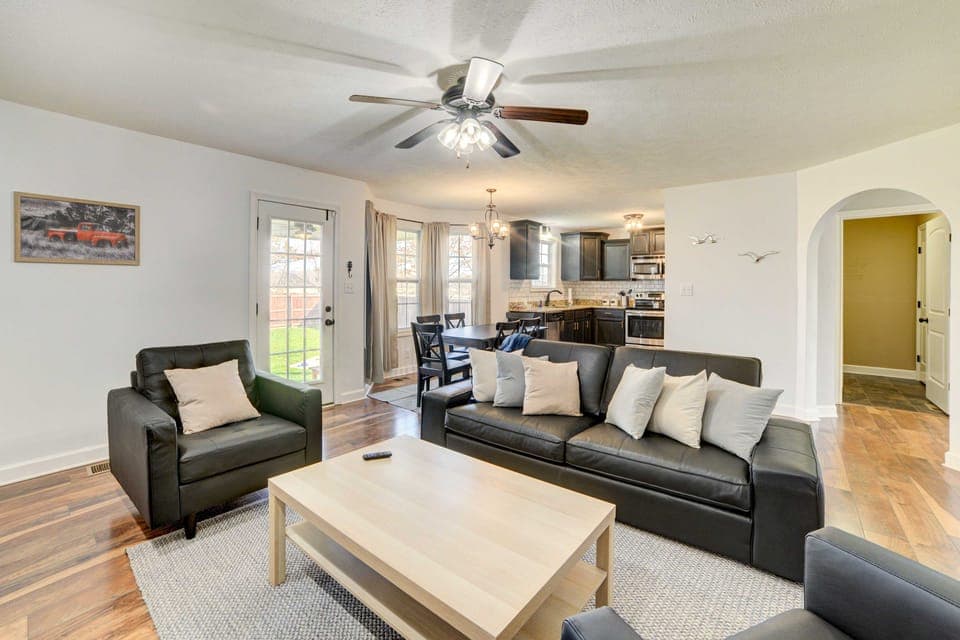 Great for Families! Serene Retreat in Clarksville House in Clarksville