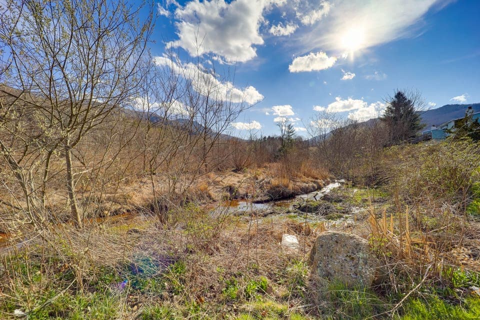 Mtn-View Condo w/ Lookout Deck in Banner Elk! Apartment in Seven Devils