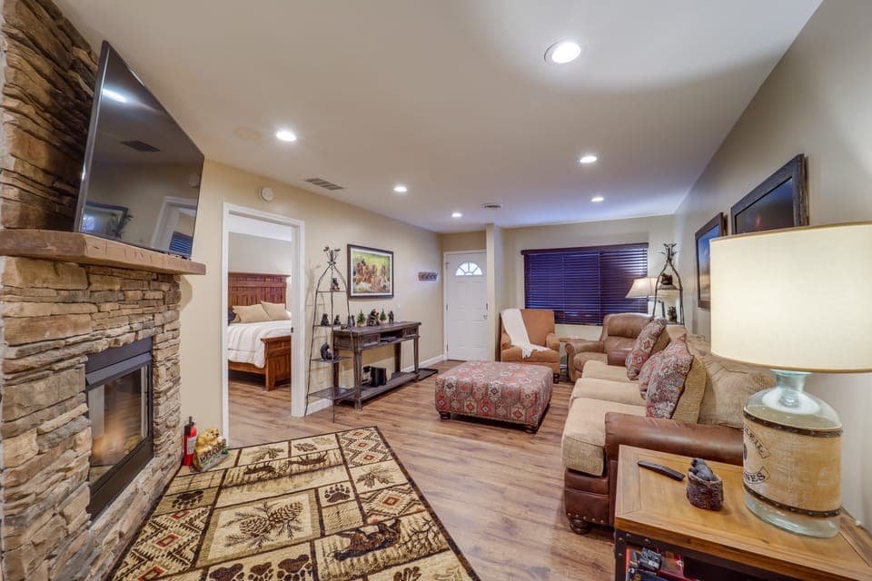 Mtn-View Condo w/ Lookout Deck in Banner Elk! Apartment in Seven Devils