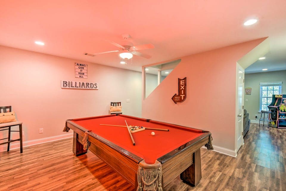 Helen Retreat w/ Hot Tub, 2 Mi to Downtown! House in Helen