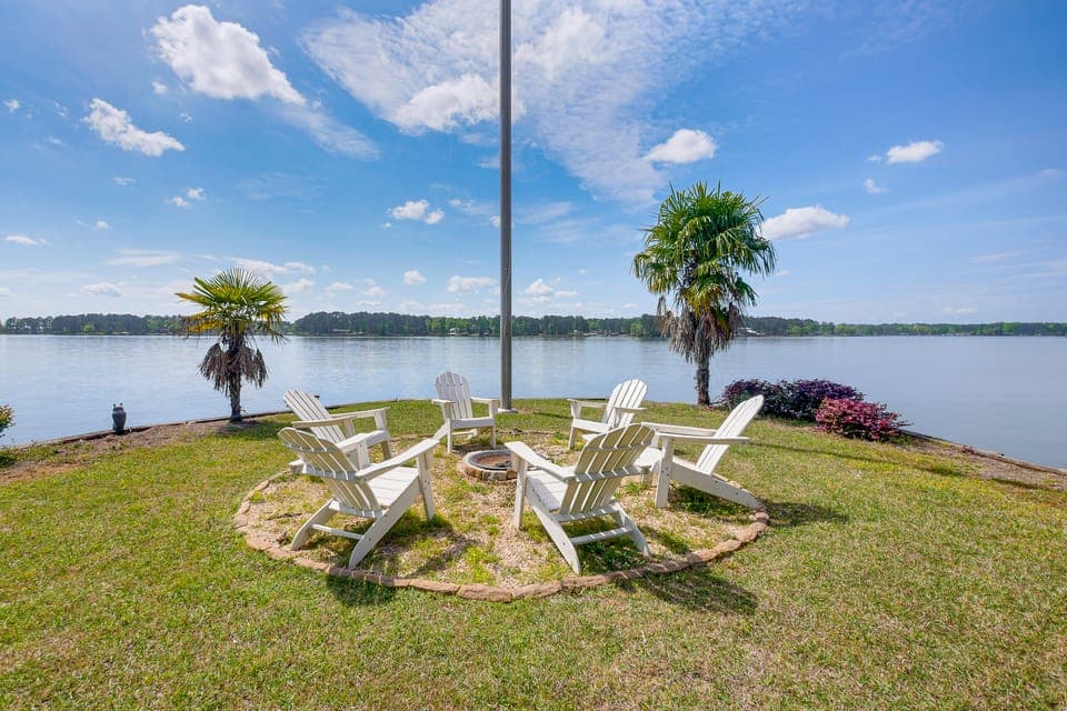 Dock & Fire Pit: Stunning Lake Sinclair Home! House in Lake Sinclair