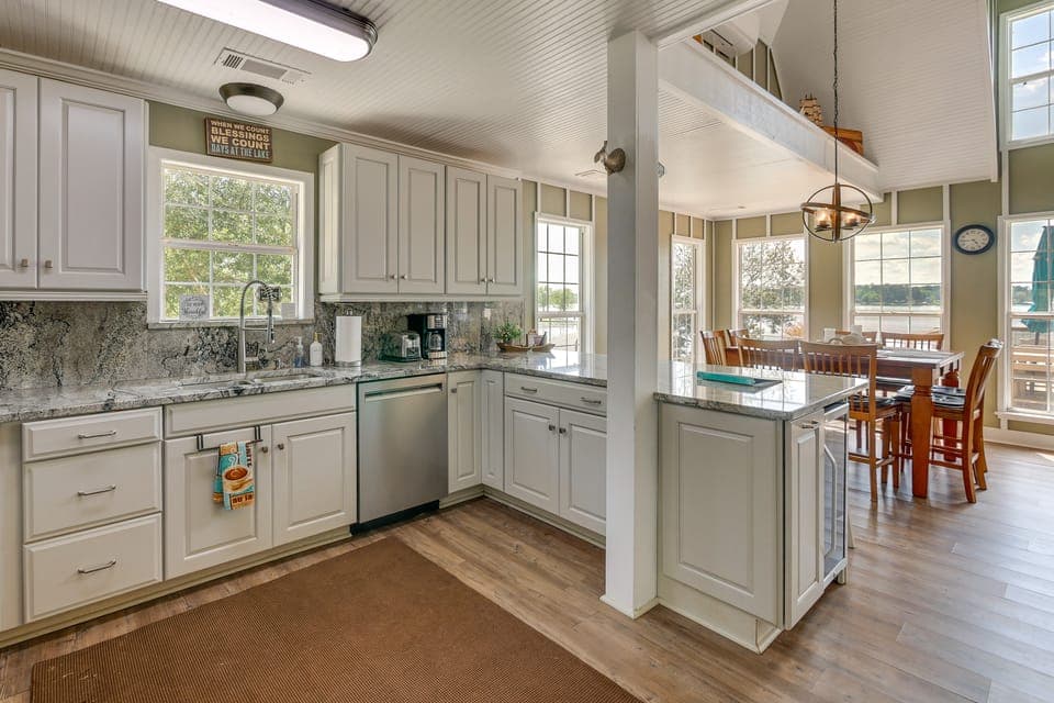 Dock & Fire Pit: Stunning Lake Sinclair Home! House in Lake Sinclair