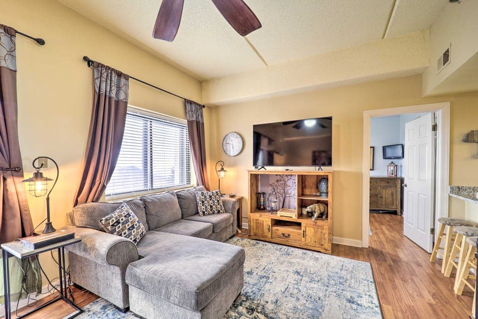 3 Mi to Sugar Mtn Resort! Family Escape w/ Balcony Apartment in Sugar Mountain
