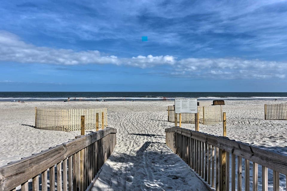 Walk to Beach: Hilton Head Condo Beautiful Views Apartment in Hilton Head Island