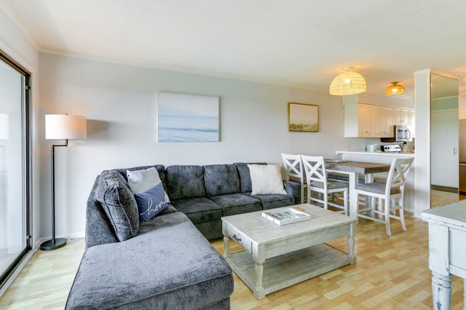 Walk to Beach: Hilton Head Condo Beautiful Views Apartment in Hilton Head Island
