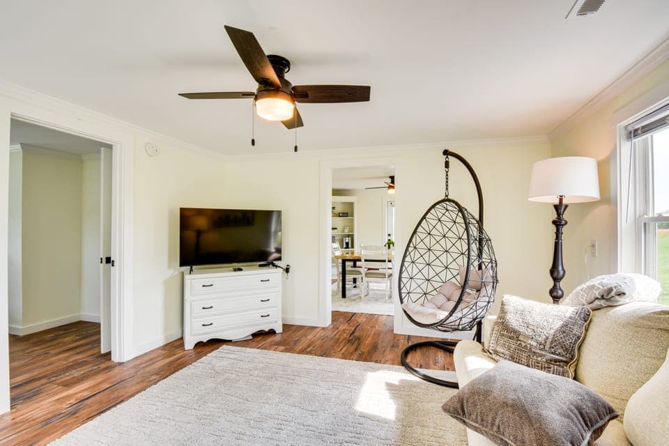 Cozy Fair Play Home w/ Deck 4 Mi to Lake Hartwell! House in Lake Hartwell