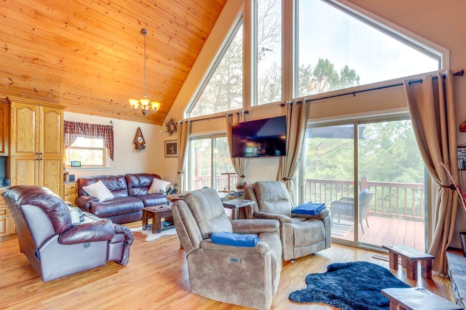 Peaceful Cabin Retreat - 9 Mi to Murphy! House in Tennessee