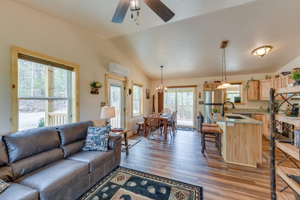 Scenic Murphy Cabin w/ Hot Tub, Fire Pit & Views House in Tennessee