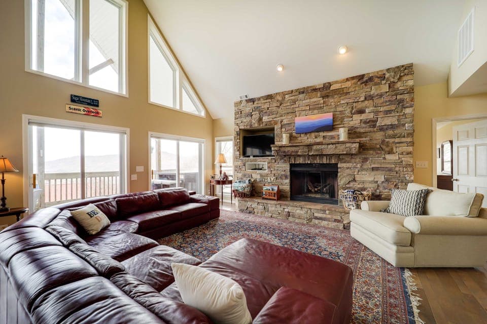 Family Home in Sugar Mtn w/ Fire Pit & Game Room! House in Sugar Mountain