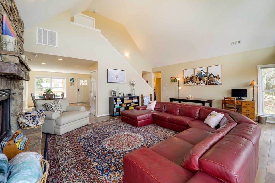 Family Home in Sugar Mtn w/ Fire Pit & Game Room! House in Sugar Mountain