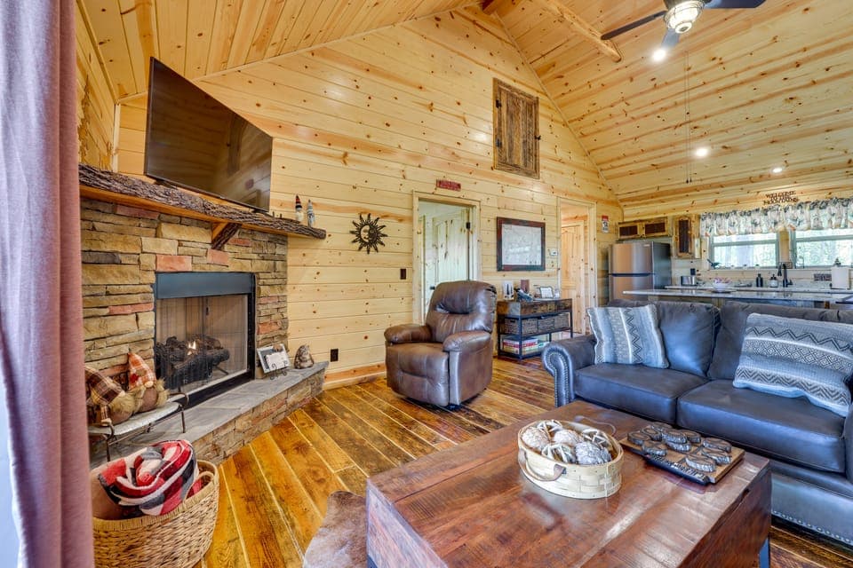 Mountain View & Fire Pit: Updated Murphy Cabin! House in Tennessee