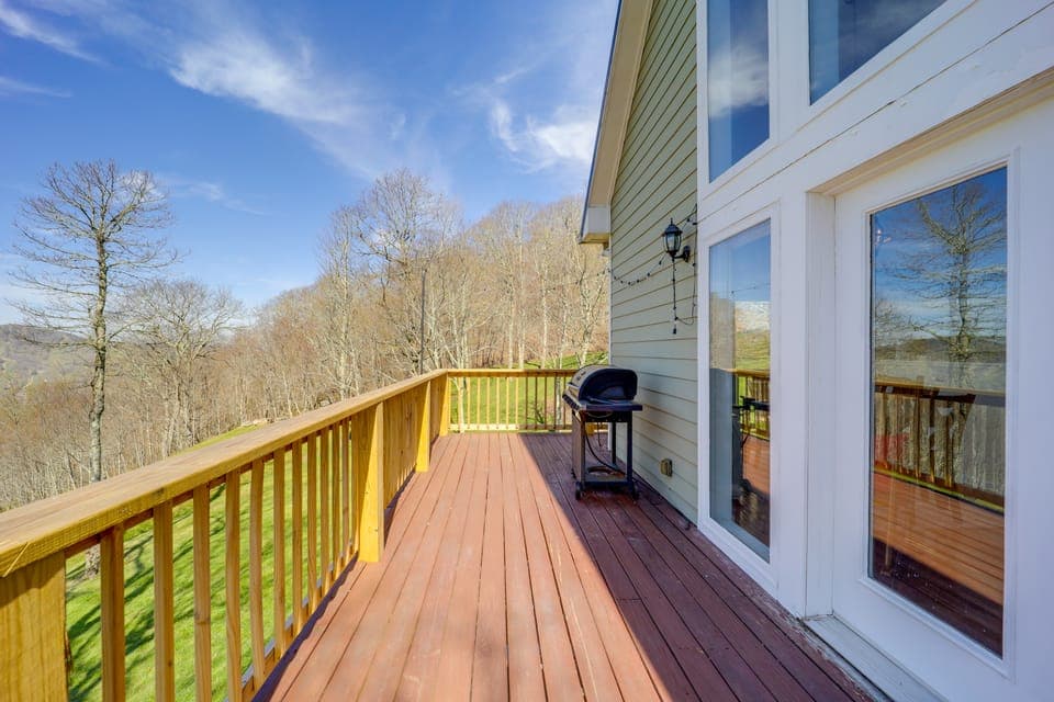 Mtn-View Family Retreat w/ Deck in Seven Devils! House in Seven Devils