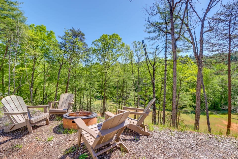2 Mi to Village & Lake! Charming Helen Retreat Apartment in Helen