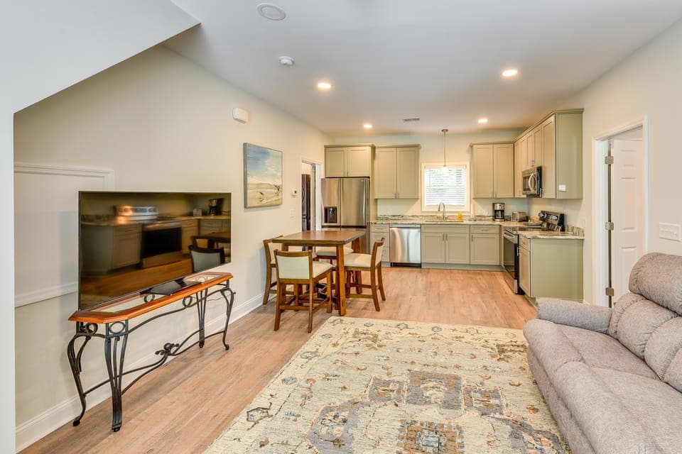 < 1/2 Mi to Old Town: Cozy Bluffton Getaway Apartment in Bluffton