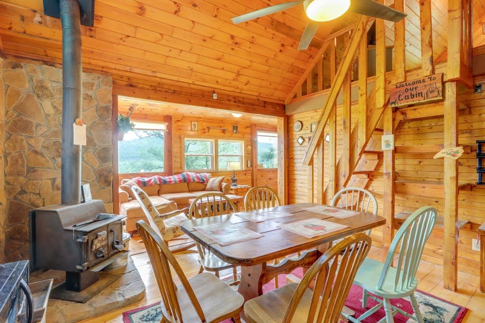 Secluded Mountain Cabin w/ Decks + Gazebo! House in Tennessee