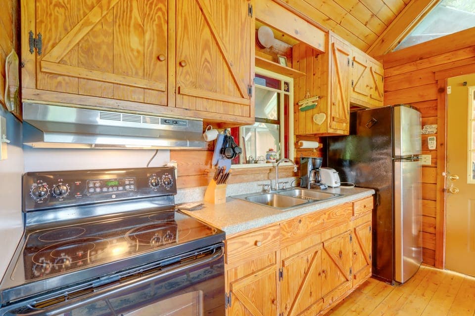 Secluded Mountain Cabin w/ Decks + Gazebo! House in Tennessee