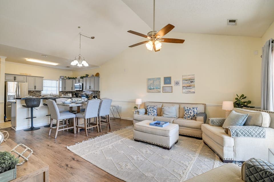 Myrtle Beach Condo w/ Large Balcony & Pool Access Apartment in Socastee