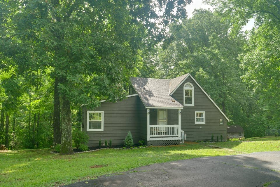 Cozy Tennessee Cabin w/ Deck, Grill & Fire Pit! House in Tennessee