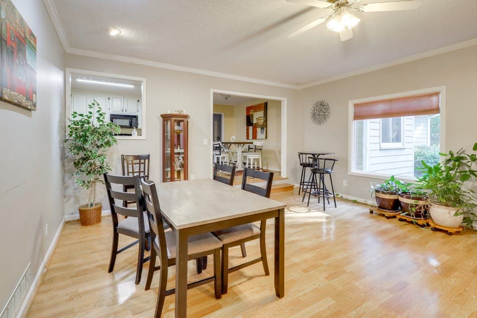 12 Mi to UGA Campus: Spacious Group Getaway! House in South Carolina