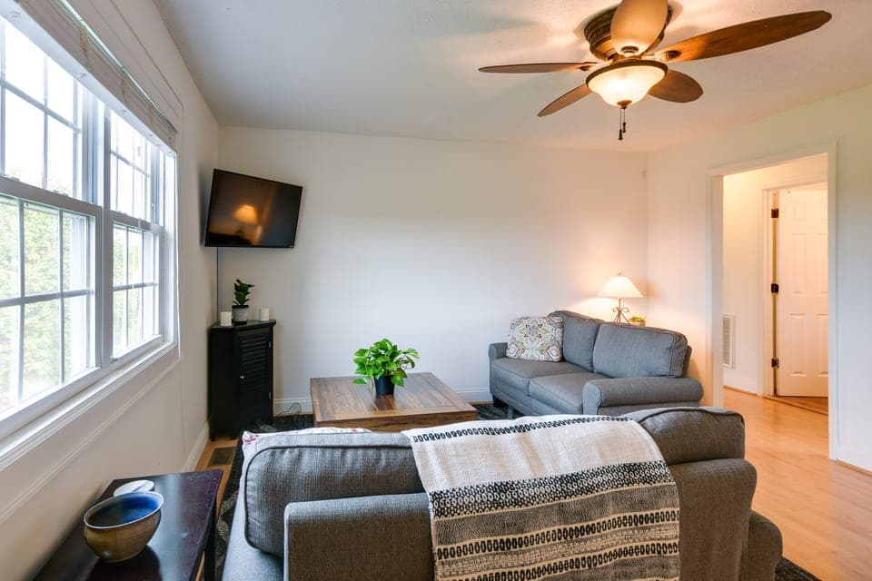 Relax Fireside! Home < 1 Mi to Tryon International House in Tennessee