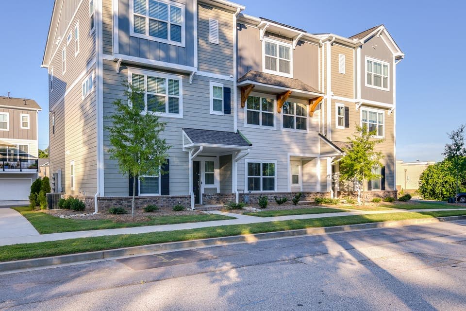 Cozy South Carolina Abode - Steps from Main Street Apartment in Greenville