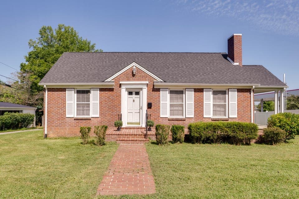 Charming Tullahoma Stay w/ Great Walkable Location House in Tennessee