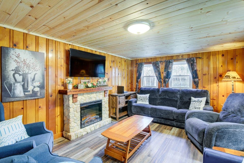 Furnished Deck: Rustic Cabin in Cosby! House in Great Smoky Mountains