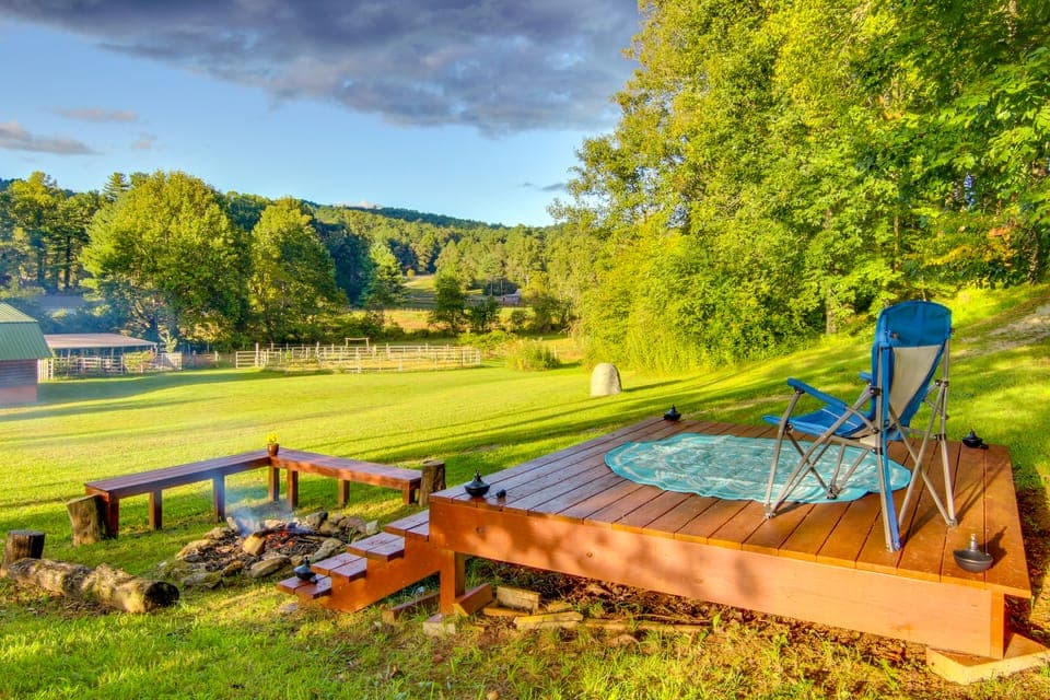 Hendersonville Creekside Cabin: Near DuPont Forest House in Tennessee