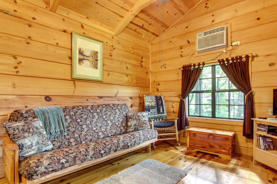 Hendersonville Cabin Near Hiking & Waterfalls! House in Tennessee