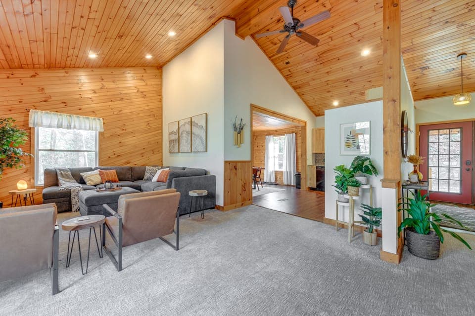 Mtn-View Waynesville Home Near Trout Stocked Creek House in Tennessee