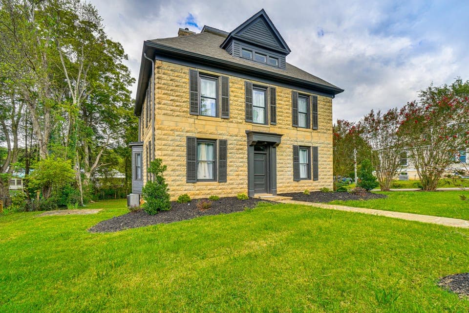 Spacious Athens Home ~ 1 Mi to Downtown! House in Tennessee