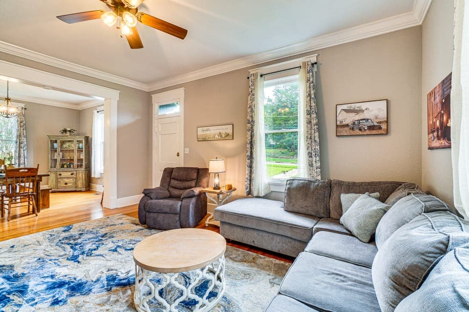 Spacious Athens Home ~ 1 Mi to Downtown! House in Tennessee