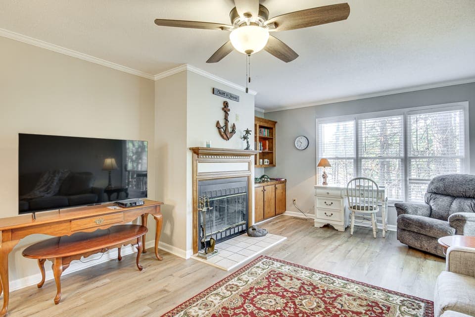 Modern McCormick Townhome on Lake Thurmond! Apartment in Clarks Hill Lake