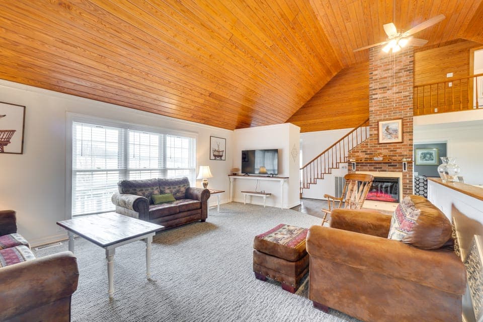 'Deer Lake Lodge' on 700 Wooded Acres in Dayton! House in Tennessee