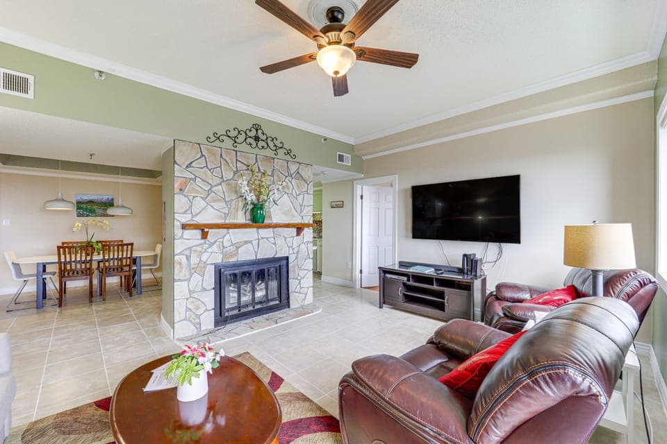 Steps to Slopes! Mtn-View Sugar Top Condo w/ Pool Apartment in Sugar Mountain