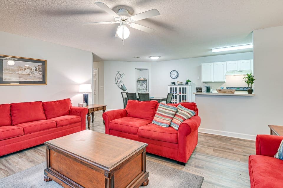 Murrells Inlet Condo w/ Pool Access, Near Beach! Apartment in Murrells Inlet