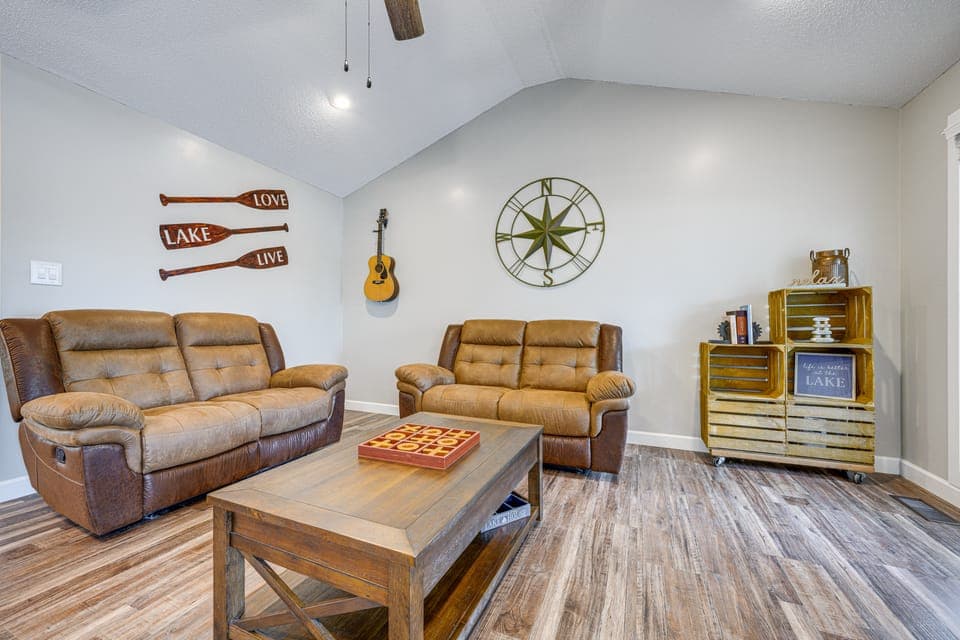 Lakefront Milledgeville Home w/ Private Dock! House in Lake Sinclair