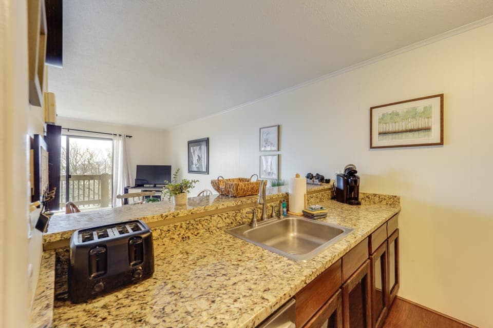 Beech Mtn Studio < 1 Mi to Skiing: Bring Your Pet! Apartment in Beech Mountain
