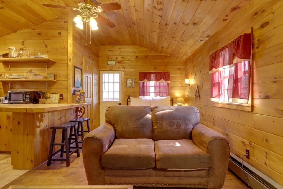 Couple's Retreat in Sevierville w/ Community Perks Apartment in Pigeon Forge