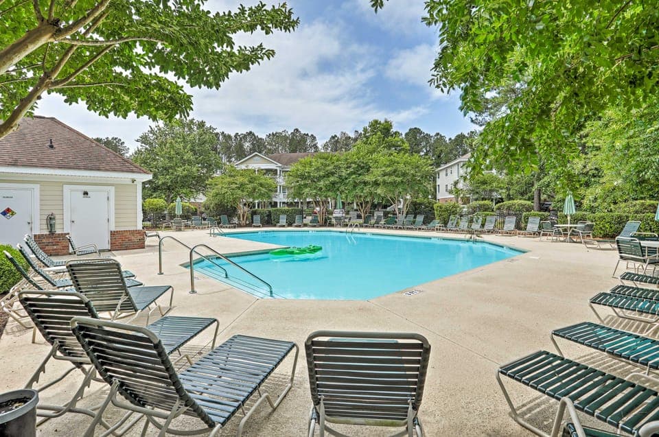 3 Mi to Ocean: North Myrtle Beach Condo w/ Balcony Apartment in North Myrtle Beach