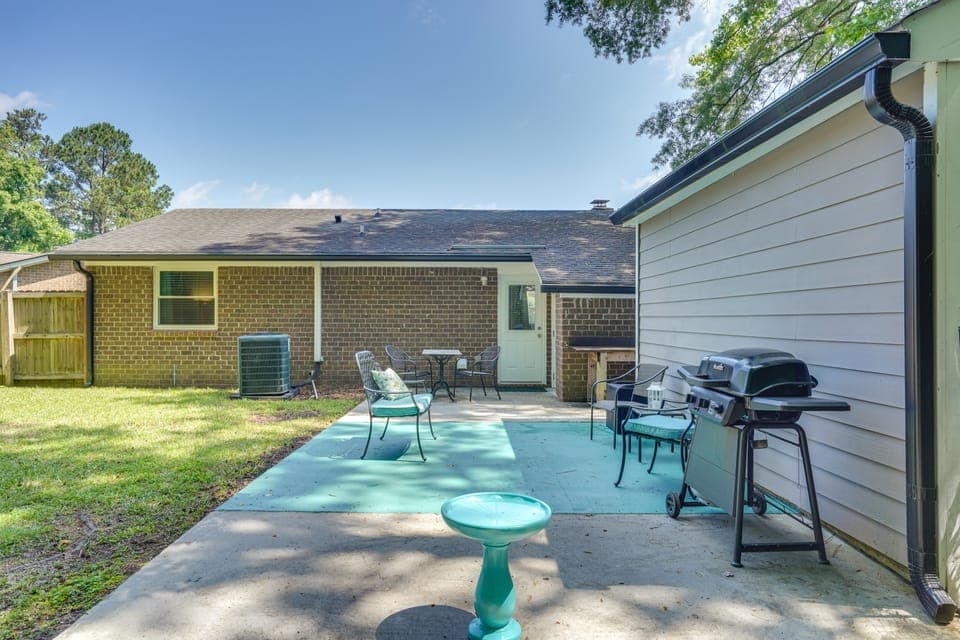 Cozy Goose Creek Escape w/ Patio & Grill House in Goose Creek