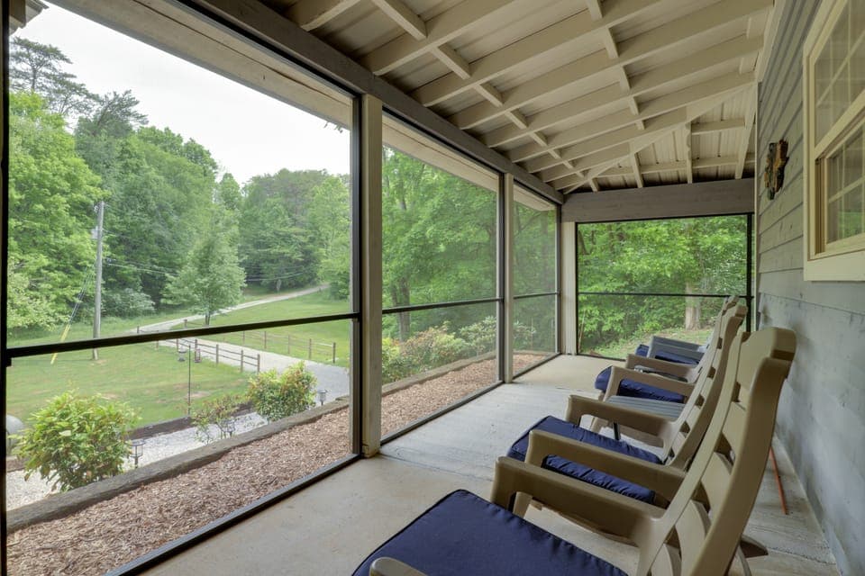 Tennessee Mountain Cabin ~ 18 Mi to Knoxville! House in Knoxville